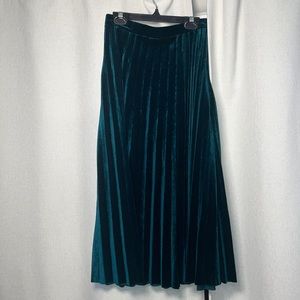 Festival ready 🎡 ASOS velvet skirt